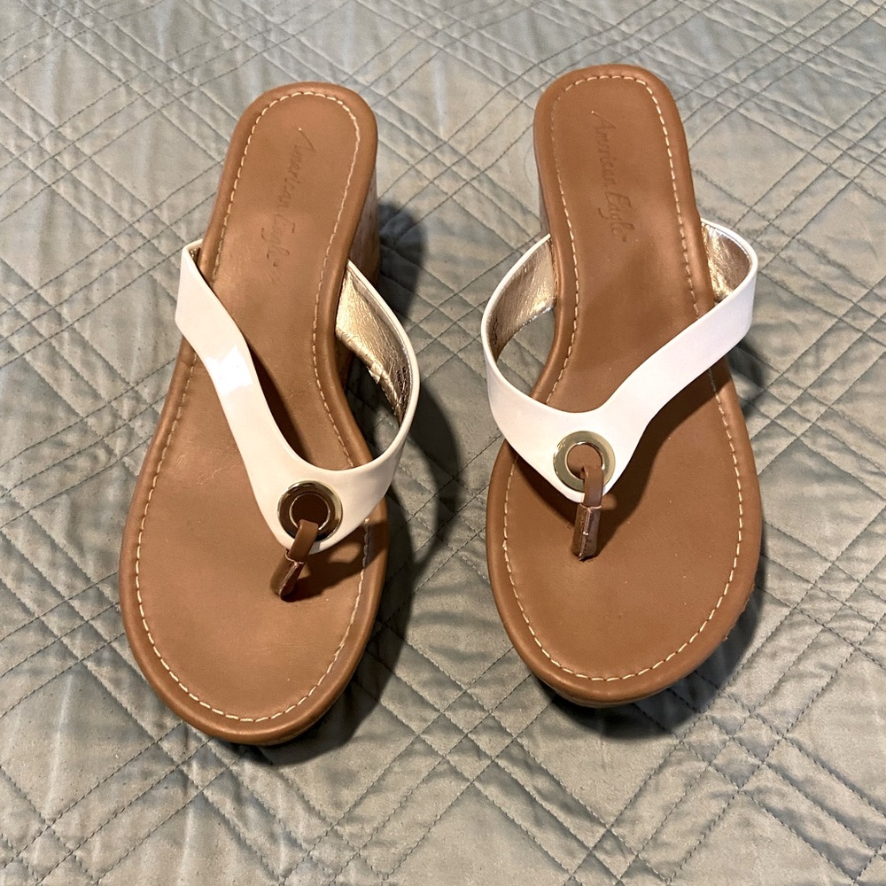 American Eagle wedge flip flop sandals